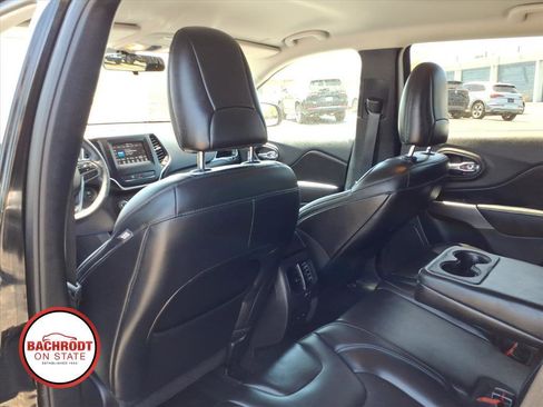 Used 2020 Jeep Cherokee Latitude Plus w/ Cold Weather Group AWD/4WD image 26