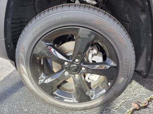 New 2025 Jeep Grand Cherokee Limited w/ Black Appearance Package image 22