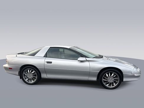 Used 1993 Chevrolet Camaro LT image 2