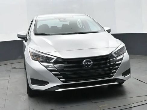 Used 2025 Nissan Versa SV FWD image 3