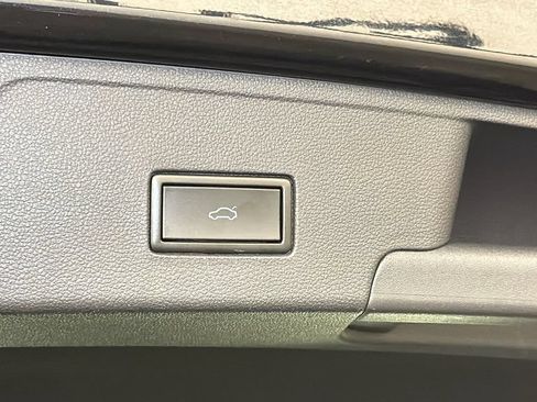 Used 2021 Volkswagen Atlas Cross Sport SE w/ Panoramic Sunroof Package AWD/4WD image 15