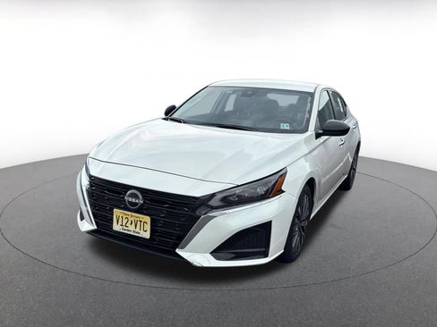 Used 2025 Nissan Altima 2.5 SV FWD image 7