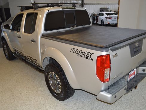 Used 2018 Nissan Frontier PRO-4X AWD/4WD image 5