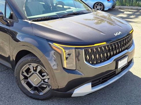 New 2026 Kia Carnival EX FWD image 3