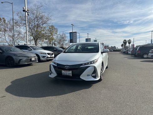 Used 2022 Toyota Prius Prime Limited image 1
