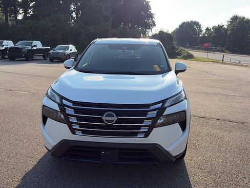 Used 2025 Nissan Rogue SV FWD image 2