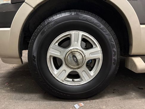 Used 2005 Ford Expedition Eddie Bauer image 7