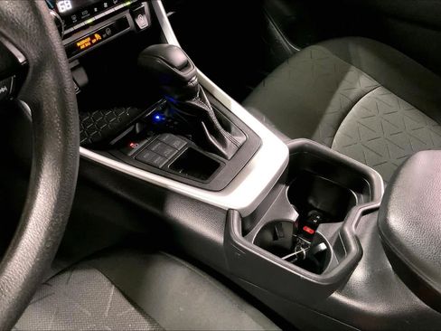 Used 2021 Toyota RAV4 XLE AWD/4WD image 17