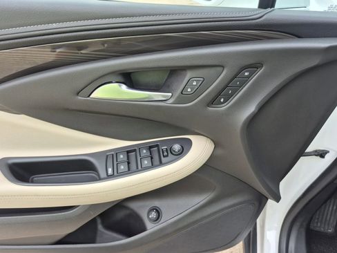 Used 2020 Buick Envision Essence FWD image 13