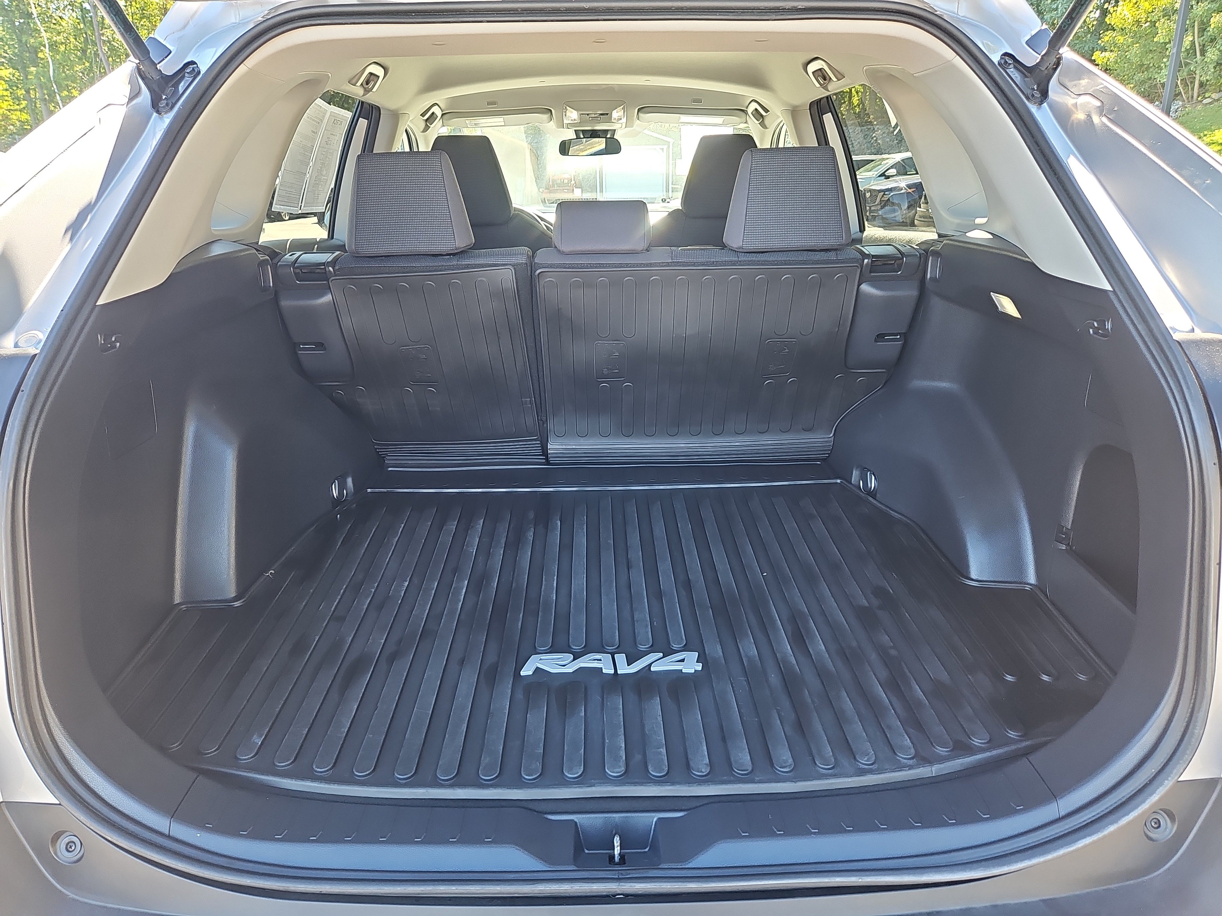 Used 2023 Toyota RAV4 LE AWD/4WD image 26