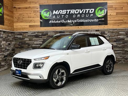 Used 2024 Hyundai Venue Limited FWD image 12