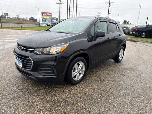 Used 2020 Chevrolet Trax LS w/ Tint and Cruise Package FWD image 3