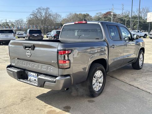 Used 2023 Nissan Frontier SV image 12