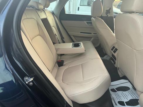 Used 2018 Jaguar XF Premium image 34