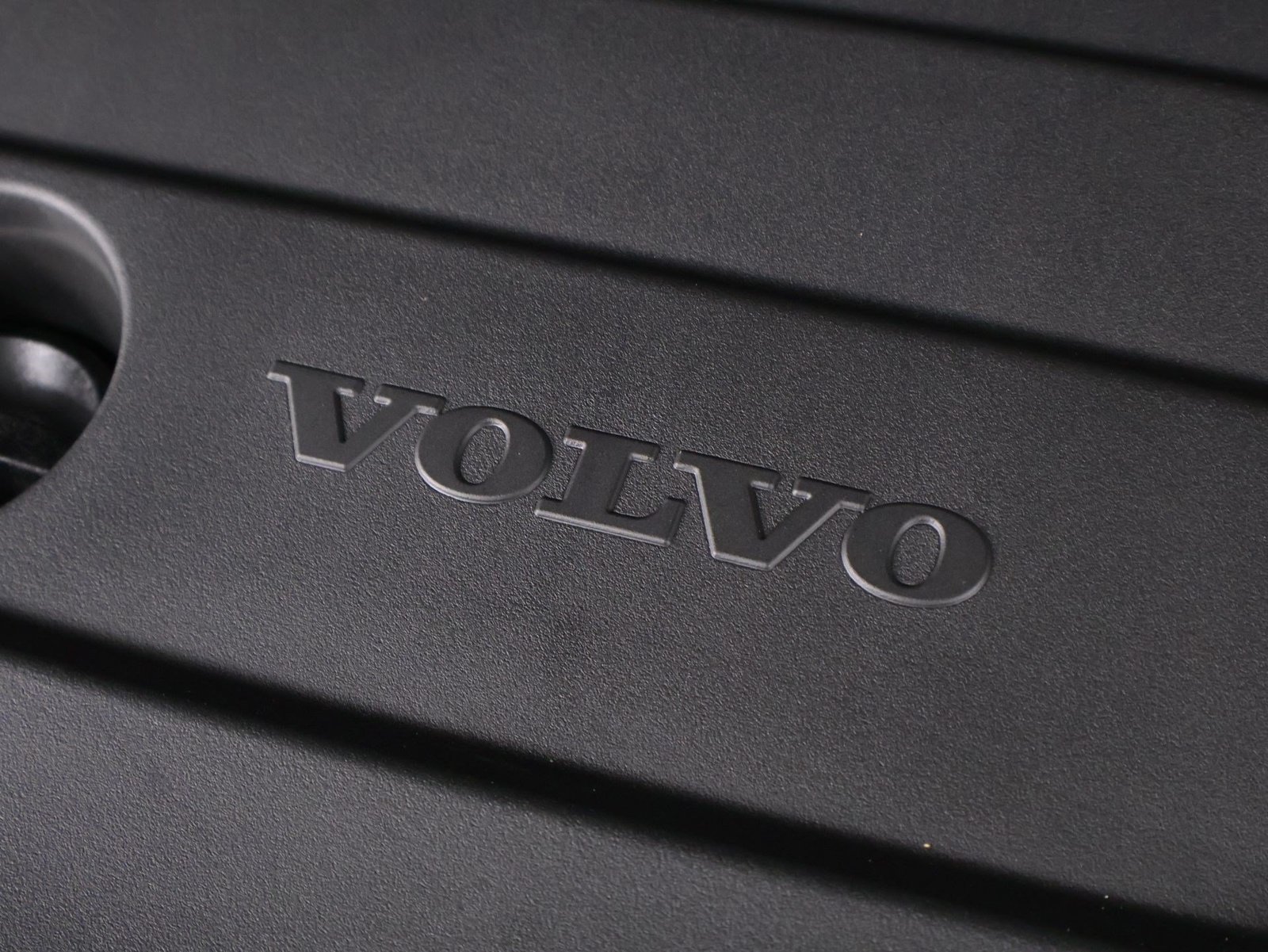 Certified 2026 Volvo XC40 B5 Plus AWD/4WD image 25