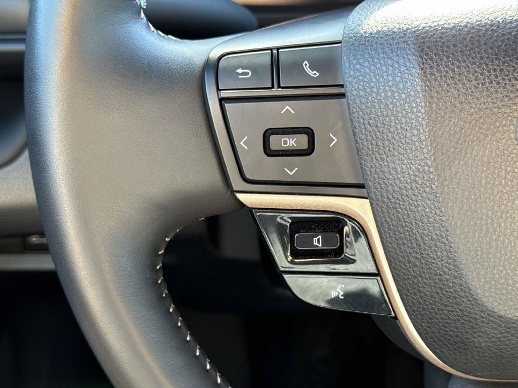 Used 2024 Toyota Crown AWD/4WD image 43