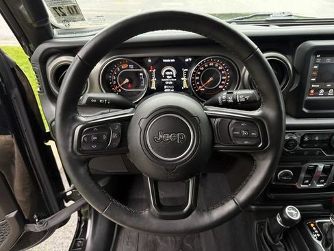 Used 2022 Jeep Wrangler Sport AWD/4WD image 18