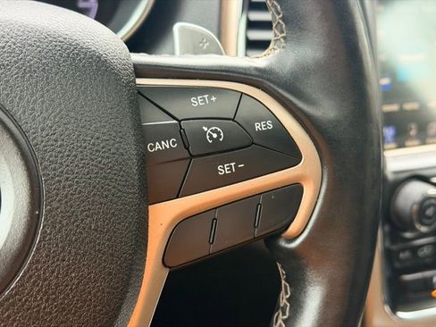Used 2017 Jeep Grand Cherokee Limited image 12