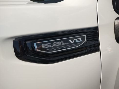 Used 2023 GMC Sierra 1500 Elevation AWD/4WD image 2