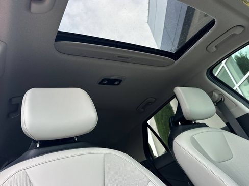 Certified 2025 Kia Niro EX Touring FWD image 17