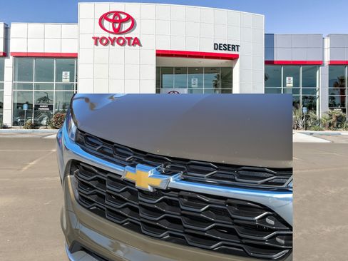 Used 2024 Chevrolet Trax LT w/ Sunroof Package image 6