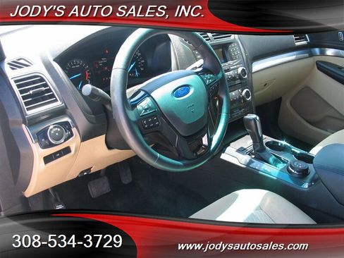 Used 2017 Ford Explorer 4WD image 2