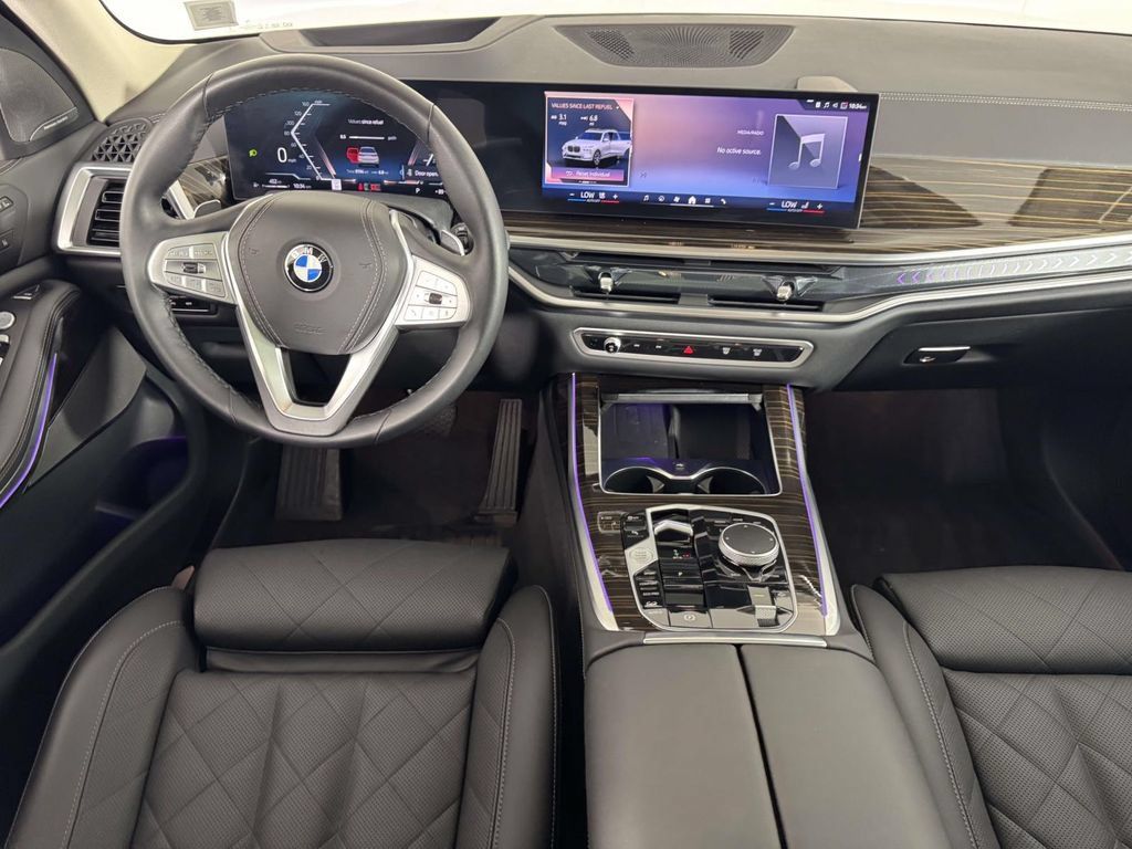 Used 2026 BMW X7 xDrive40i AWD/4WD image 5