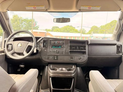 Used 2017 Chevrolet Express 2500 RWD image 15