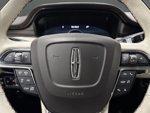 Used 2022 Lincoln Nautilus Black Label w/ Class II Trailer Tow Package image 17