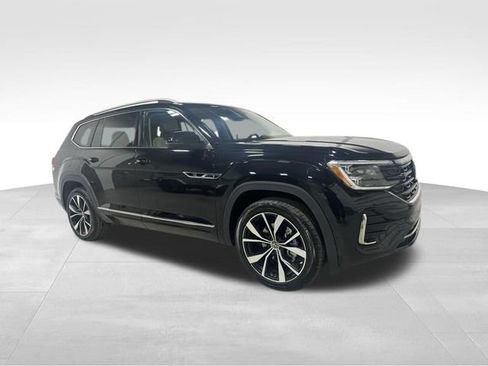 Certified 2024 Volkswagen Atlas SEL Premium R-Line image 3