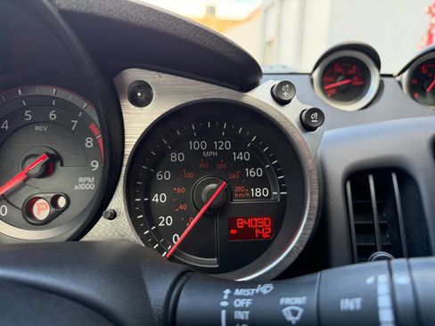 Used 2015 Nissan 370Z Coupe RWD image 20
