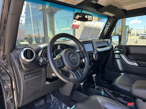 Used 2017 Jeep Wrangler Unlimited Rubicon w/ Cold Weather Group AWD/4WD image 13