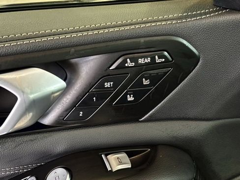 Used 2022 BMW X7 M50i image 24