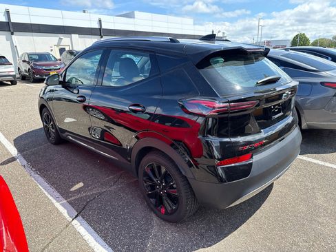Used 2023 Chevrolet Bolt EUV Premier w/ Sun & Sound Package FWD image 5