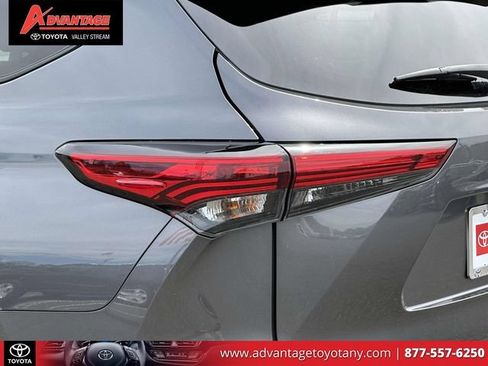Used 2023 Toyota Highlander XSE AWD/4WD image 13