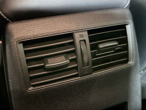 Used 2024 Mitsubishi Outlander SE image 28