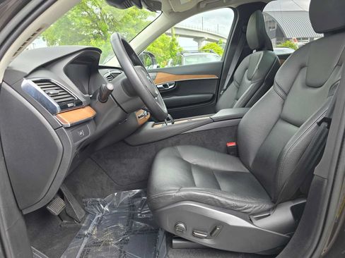 Certified 2023 Volvo XC90 B6 Plus w/ Protection Package Premier AWD/4WD image 19