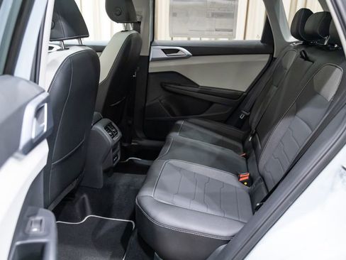 New 2026 Volkswagen Taos SE FWD image 12