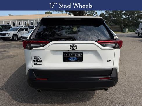 Used 2021 Toyota RAV4 LE FWD image 3