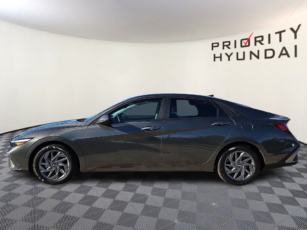 Used 2024 Hyundai Elantra SEL FWD image 7