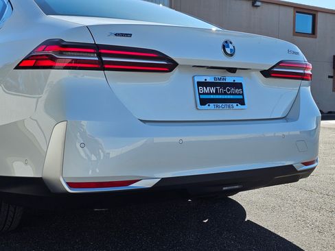 New 2025 BMW 530i xDrive image 7
