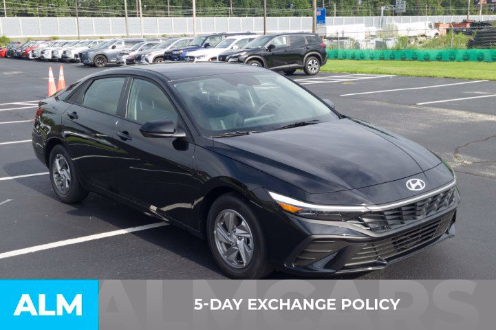 Used 2026 Hyundai Elantra SE FWD image 3