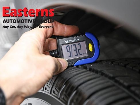 Used 2015 Toyota RAV4 Limited AWD/4WD image 30