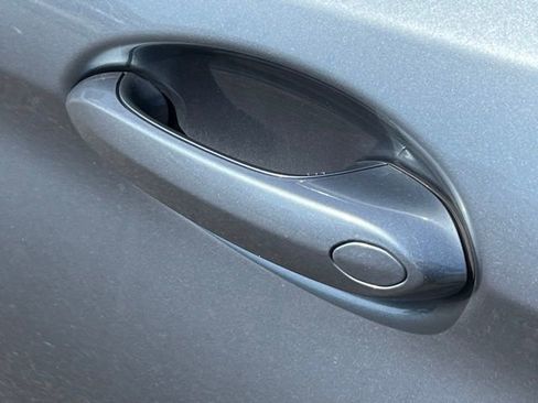 Used 2019 BMW 530i xDrive w/ Premium Package image 11