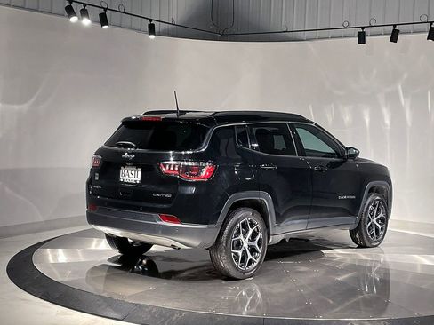 Used 2024 Jeep Compass Limited image 12