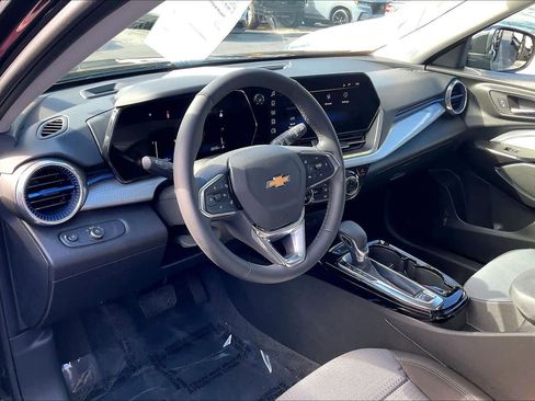 Certified 2024 Chevrolet Trax LT w/ Driver Confidence Package image 14