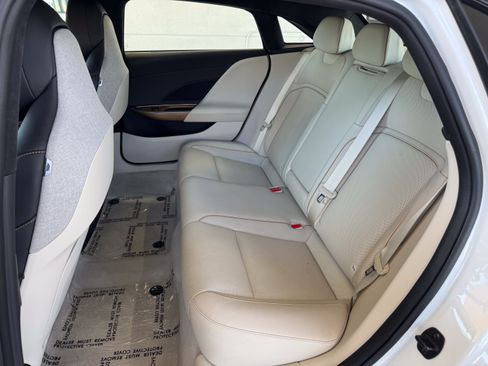 Used 2024 Lucid Air Touring AWD/4WD image 35