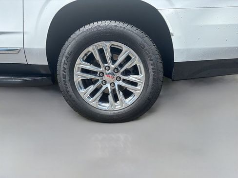 Used 2024 GMC Yukon XL SLT w/ SLT Luxury Package image 11