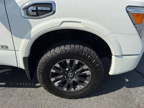 Used 2019 Nissan Titan PRO-4X AWD/4WD image 18