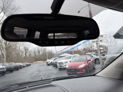 Used 2015 GMC Acadia Denali image 16